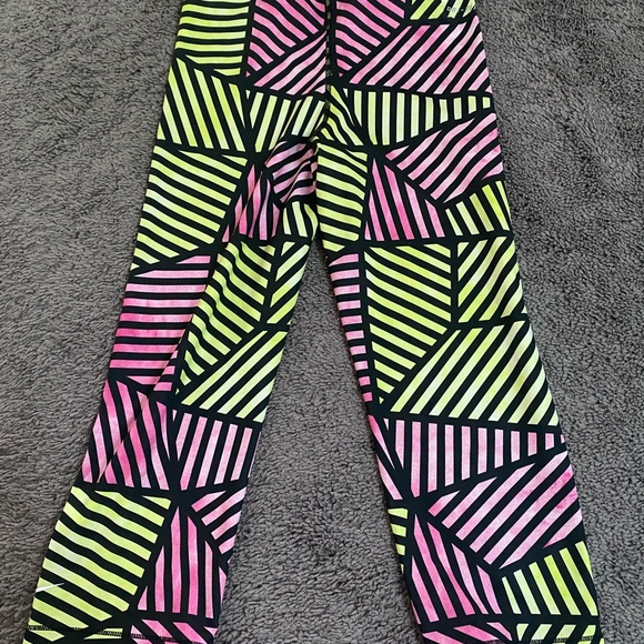 Nike Dri Fit Crop Leggings Lot (2) - Picture 5 of 5